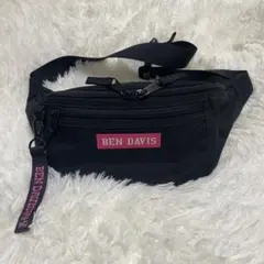 【美品】BEN DAVIS ボディバッグ ウエストポーチ ピンクロゴ 黒