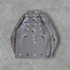 【美品】お花刺繍ニット ベージュ系 バックボタンが可愛いレトロデザインy2k古着のサムネイル