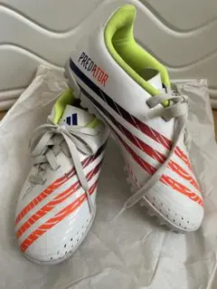 ジュニアサッカーシューズ　adidas 18cm