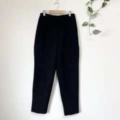 【美品】【ZARA】ザラ　センタープレステーパードパンツ　黒　シンプル