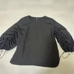 今年購入　THE SHOPTK 袖シャーリングブラウス【洗濯機OK】Mのサムネイル