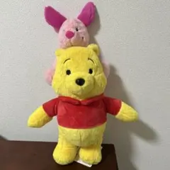 くまのプーさんとピグレットのぬいぐるみ