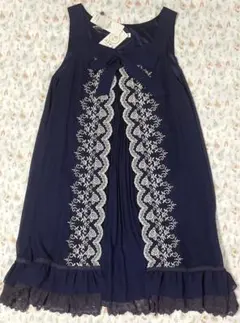 【新品・タグ付き】刺繍入りAラインワンピース　チュニック　axes femme