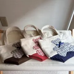 ハンドメイド 赤色トートバッグ くまモチーフ
