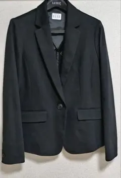 黒 テーラードジャケット