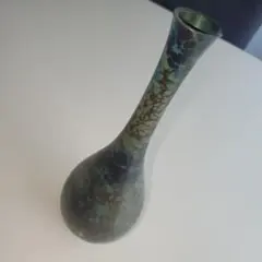 青緑の金属製フラスコ型花瓶