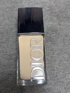 Dior FOREVER SKIN GLOW 0N リキッドファンデーションのサムネイル