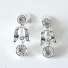 MONET モネ イヤリング シルバー ラインストーン クリア 揺れるデザイン