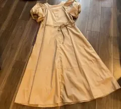 NATURAL BEAUTY BASIC ベージュパフスリーブワンピース