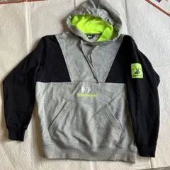 美品　ヘリーハンセン　フード付きトレーナー