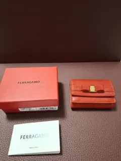 フェラガモ　Ferragamo ヴァラ 三つ折り財布 レッドのサムネイル