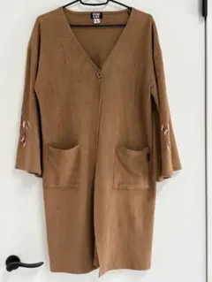 スエード風、ブラウン Vネックコート刺繍付き