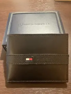 【極美品】TOMMY HILFIGERトミーヒルフィガー二つ折り財布 黒 レザーのサムネイル