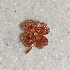 ピンクのクローバーのブローチ ヴィンテージ アンティーク風 海外製品