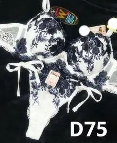 D75 ブラショーツセット　紐パン　レース フラワー　三上悠亜　豪華 Tバック