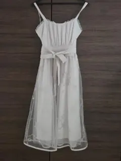 axes femmeの星柄刺繍が施されたチュールキャミワンピースのサムネイル