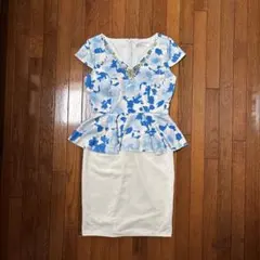 ペプラムワンピース　花柄　ビジュー