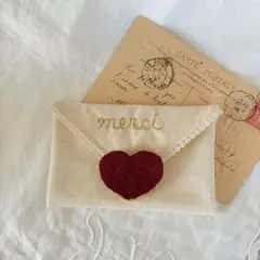 刺繍ポーチ　アクセサリーポーチ　ハート　ハンドメイド