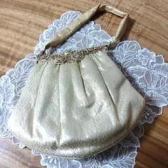 ゴールド クラッチバッグ 装飾付き