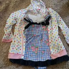 95センチ水玉ラッシュガードと90センチ花柄水着セット