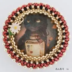 ビーズ刺繍　猫　ブローチ　約4.3×4.3cm　約16.5g