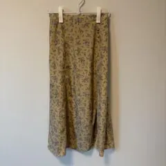 earth music&ecology ロングフレアスカート 小花 ベージュのサムネイル