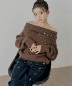 【新品未開封タグ付き】Chico ビジュー付きアンゴラオフショルニット　ベージュ