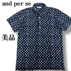 美品 and per se アンパスィ 総柄半袖ポロシャツ メンズM 濃紺
