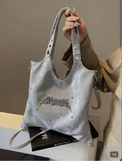 シルバー光沢ショルダーバッグ