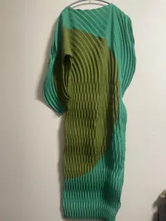 2025SS イッセイミヤケFOIL PRINT CHIFFON TWIST - メルカリ