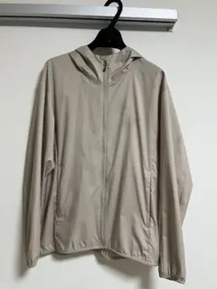 ユニクロ　ベージュ ナイロンジャケット フード付き