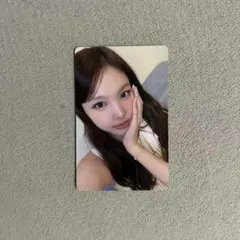 TWICE ナヨン NAYEON yzy上海 THI IS FORトレカ