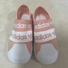 adidas ピンク スリッポン