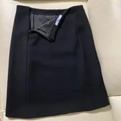 美品　PRADA ブラック タイトスカートのサムネイル