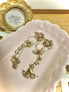 美品！花モチーフ パール イヤリング　ウエディング　ゴールド