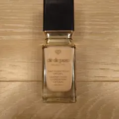 クレ・ド・ポー ボーテ タン フリュイド エクラ ナチュレル 30ml