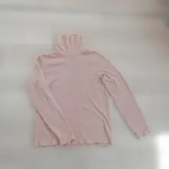 ユニクロ薄いピンクフリース タートルネック