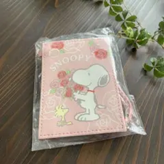 スヌーピー　リール付き　パスケース　薔薇　ピンク