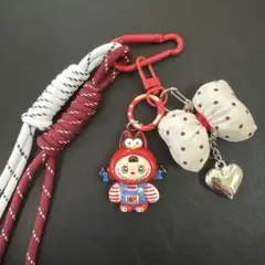 ラブブ　付きキーホルダー 赤と白のドット
