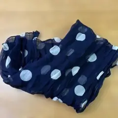 ネイビーとホワイトのドット柄ストール