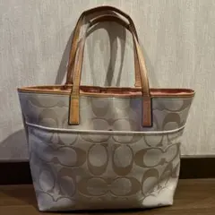 COACH シグネチャー トートバッグ ベージュのサムネイル