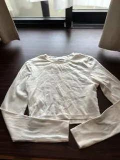ZARA クロップド丈 長袖カットソー ホワイトのサムネイル