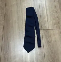 ネクタイ　シンプル　紺色　レトロ　ヴィンテージ　スーツ　ストライプ　オシャレ