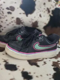Nike Air Force 1 ブラック ピンク