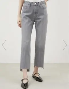 【新品タグ付き】mila owen　裾段差テーパードデニムパンツ　ミラオーウェン