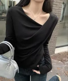 ブラック ドレープネック 長袖トップス