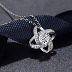 四つ葉のクローバーデザインネックレス　キュービックジルコニア