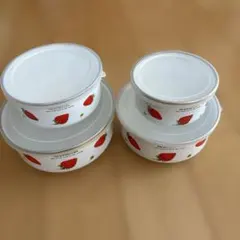 お値下げ中　食器保存容器いちごのデザイン4個セット　 ホーロー　タッパーのサムネイル