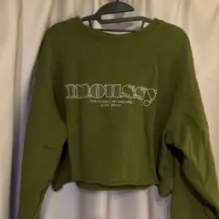 MOUSSY グリーン カーキ　ロゴプリント クロップドトレーナー マウジー　秋