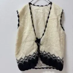 美品✨アイボリー　ブラック　ニットベスト　【フリー】　お出かけ　デート　大人女子